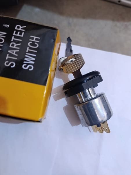 CHAPA DE CONTACTO NISSAN  universal