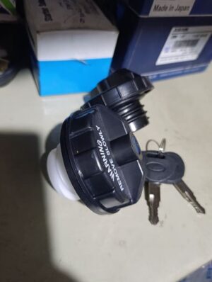 TAPA DE TANQUE UNIVERSAL plastico  (T006) CON LLAVE